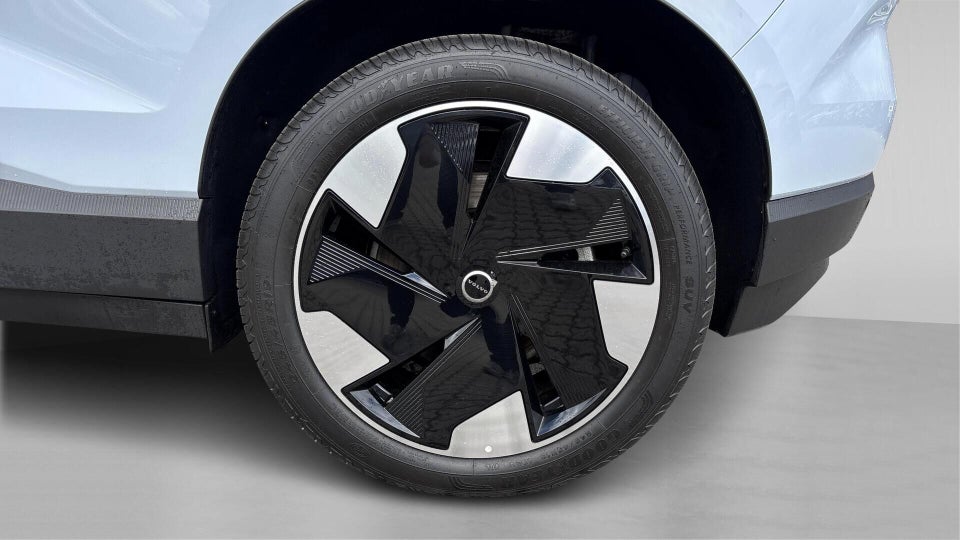 Volvo EX30 Extended Range Plus 5d