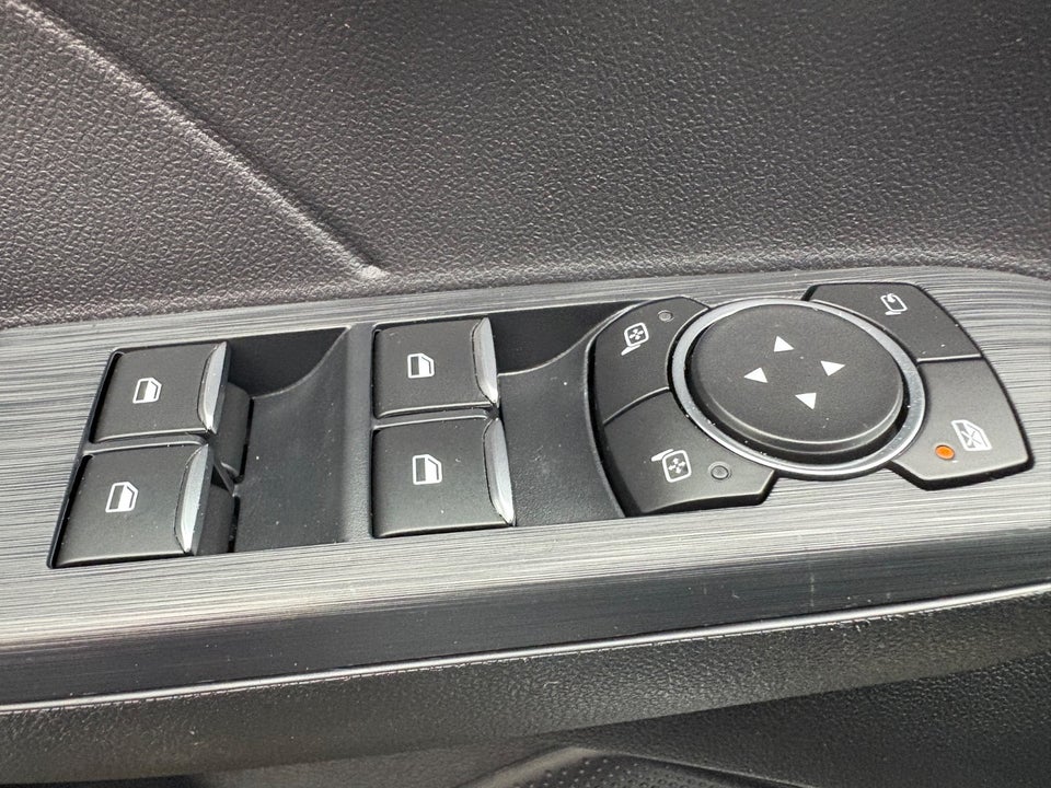 Ford Kuga 2,5 HEV Titanium X CVT 5d