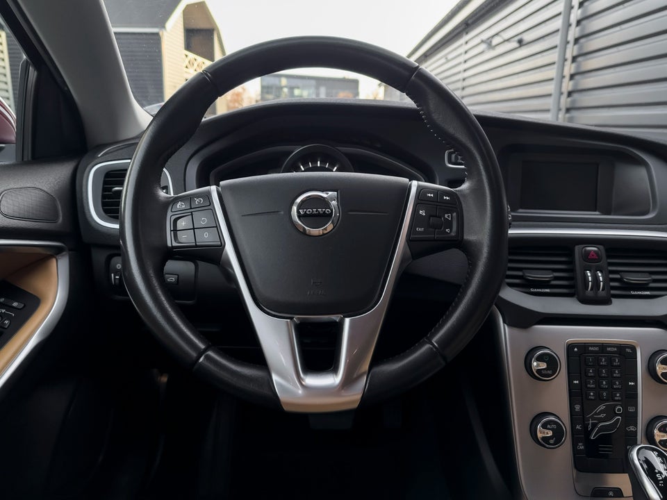 Volvo V40 1,5 T3 152 Inscription aut. 5d