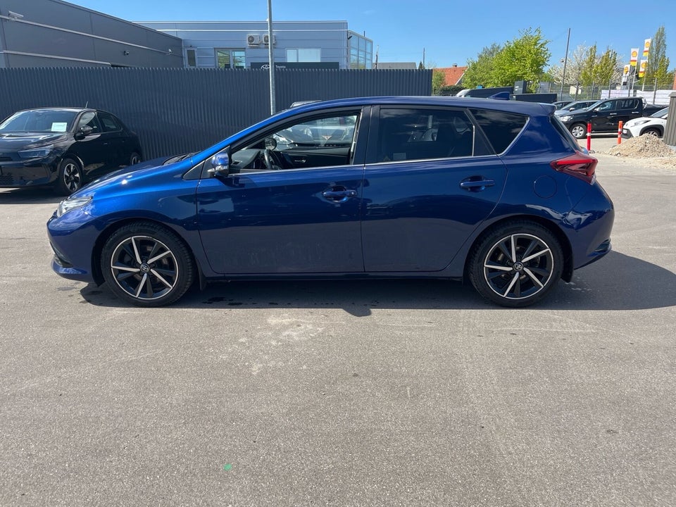 Toyota Auris 1,8 Hybrid H2 Selected CVT 5d