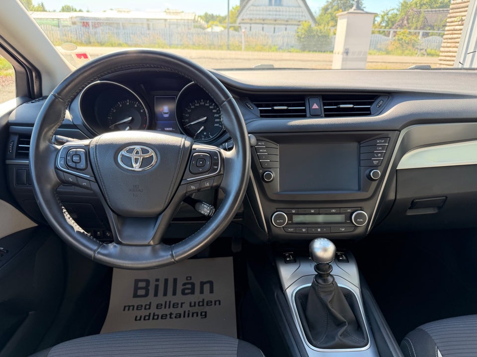 Toyota Avensis 1,8 VVT-i T2 Premium Touring Sports 5d