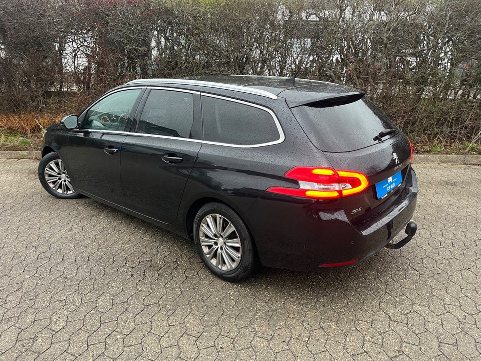 Peugeot 308 1,2 e-THP 130 Allure Sky SW 5d