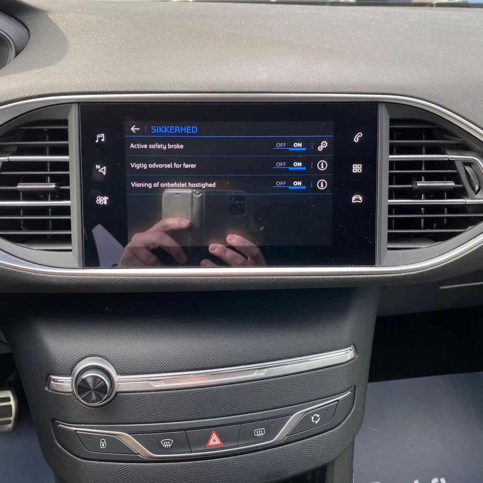 Peugeot 308 1,5 BlueHDi 130 Allure Pack SW EAT8 5d