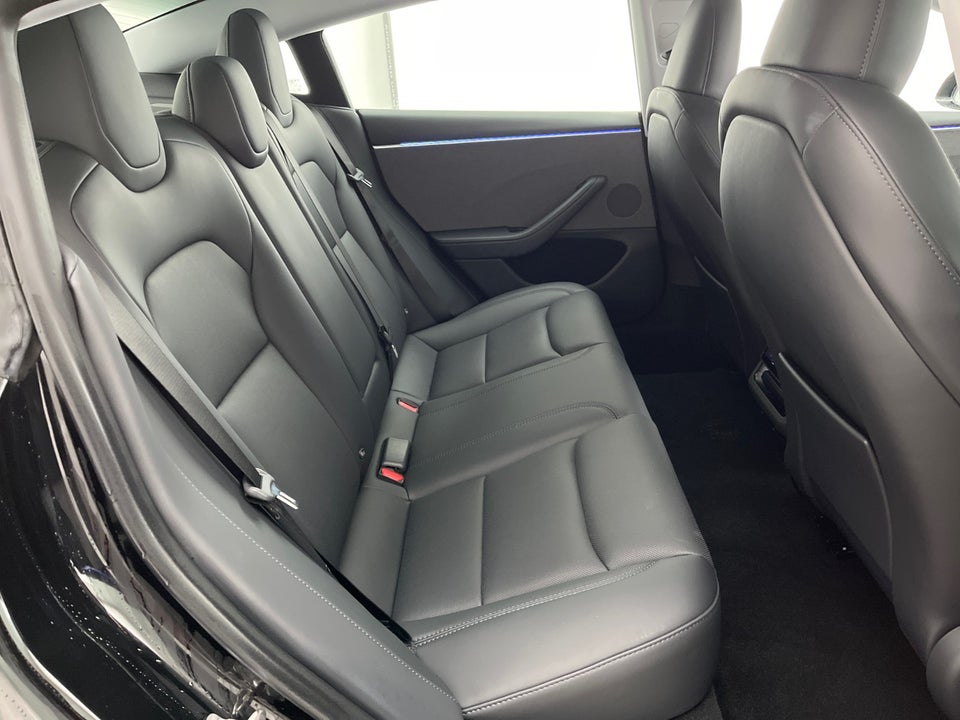 Tesla Model 3 RWD 4d