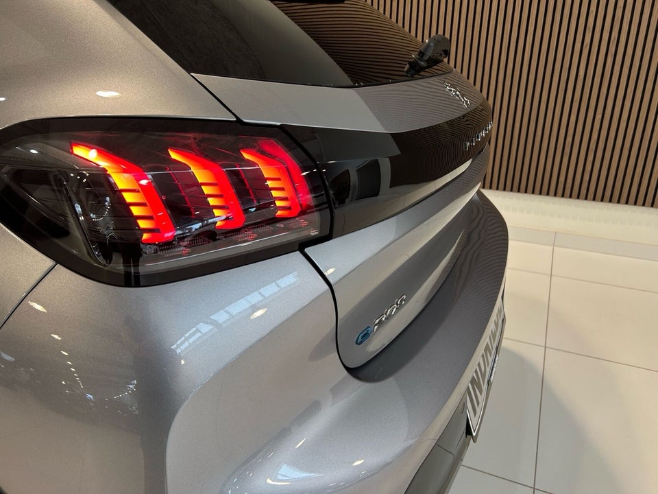 Peugeot e-208 50 GT 5d