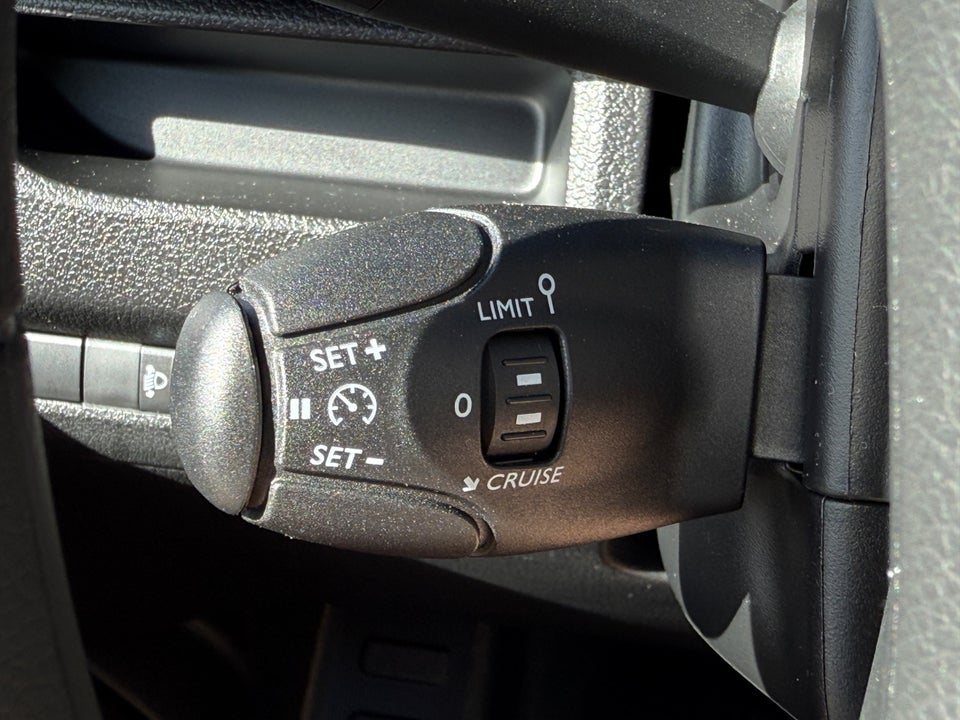 Peugeot e-Expert 50 L2 Premium Van