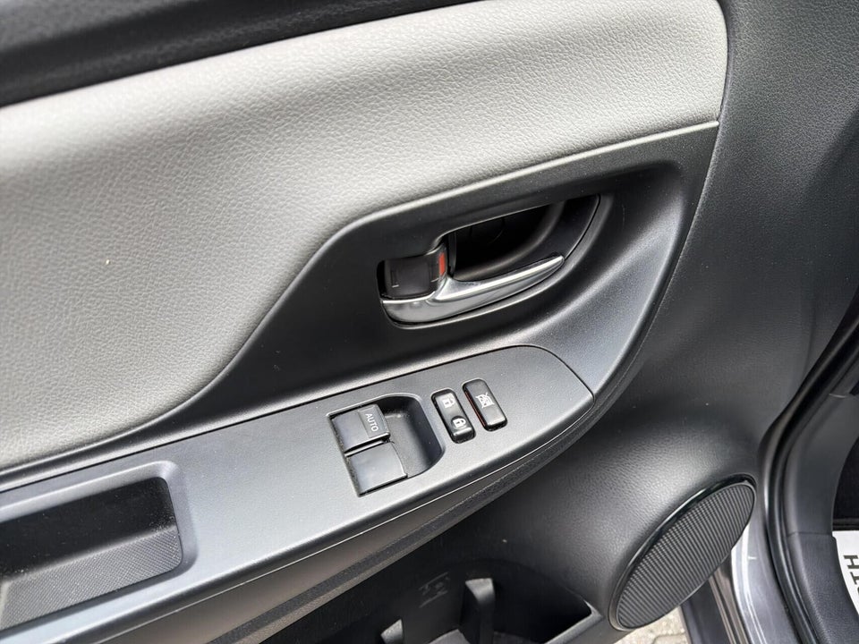 Toyota Yaris 1,0 VVT-i T2 5d