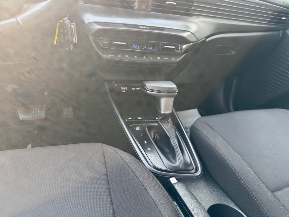 Hyundai i20 1,0 T-GDi Essential DCT 5d