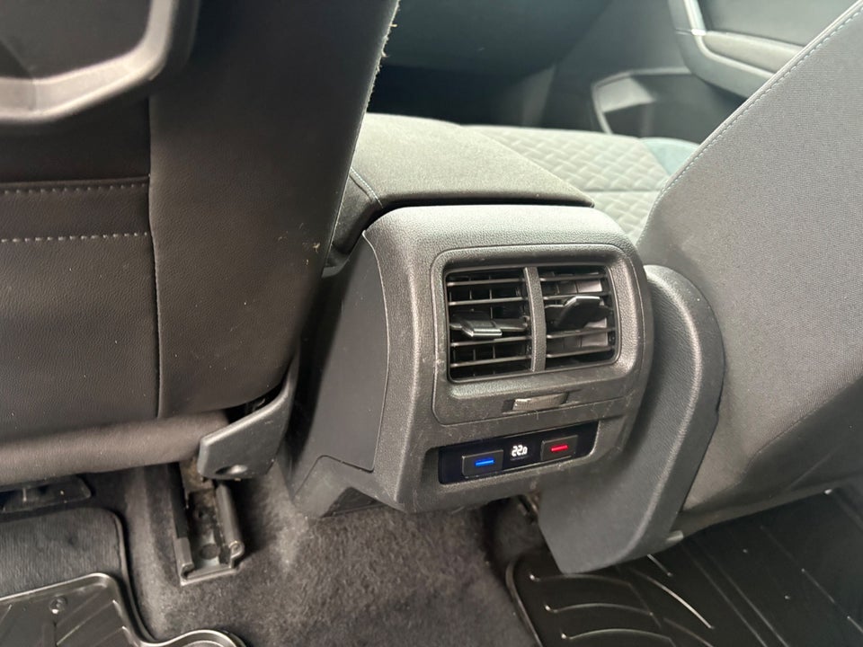 VW Touran 1,6 TDi 115 IQ.Drive 7prs 5d