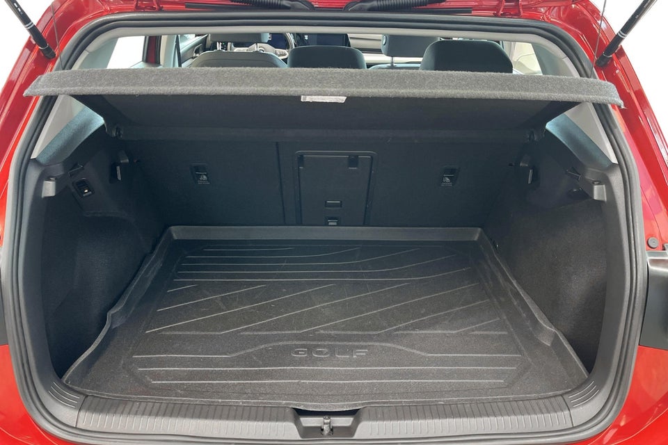 VW Golf VIII 1,5 eTSi 130 Life DSG 5d
