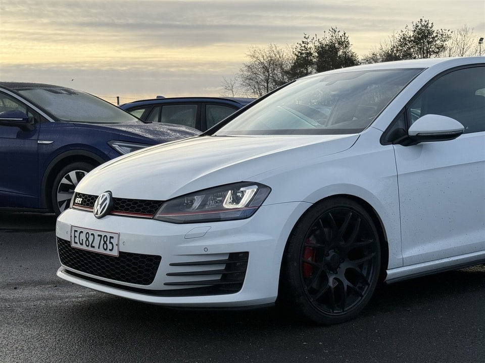 VW Golf VII 2,0 GTi DSG BMT 5d