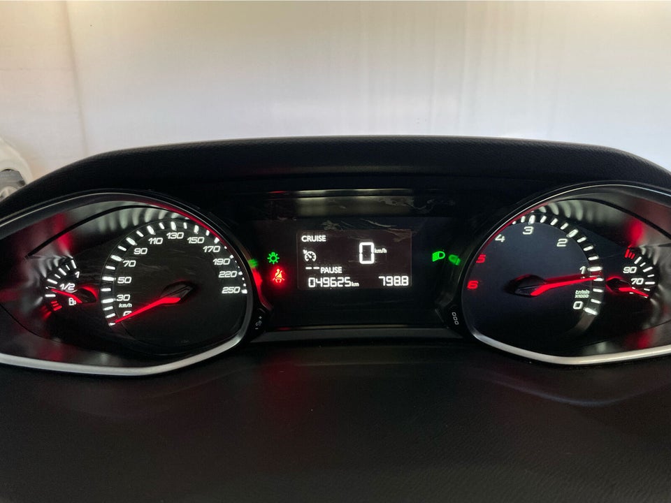 Peugeot 308 1,6 BlueHDi 120 Allure Sky SW 5d