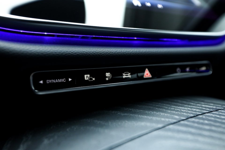 Mercedes E300 e 2,0 AMG Line stc. aut. 5d