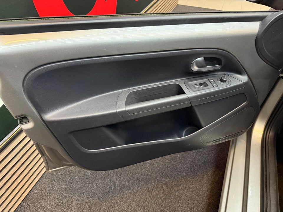 VW Up! 1,0 75 Move Up! ASG 5d