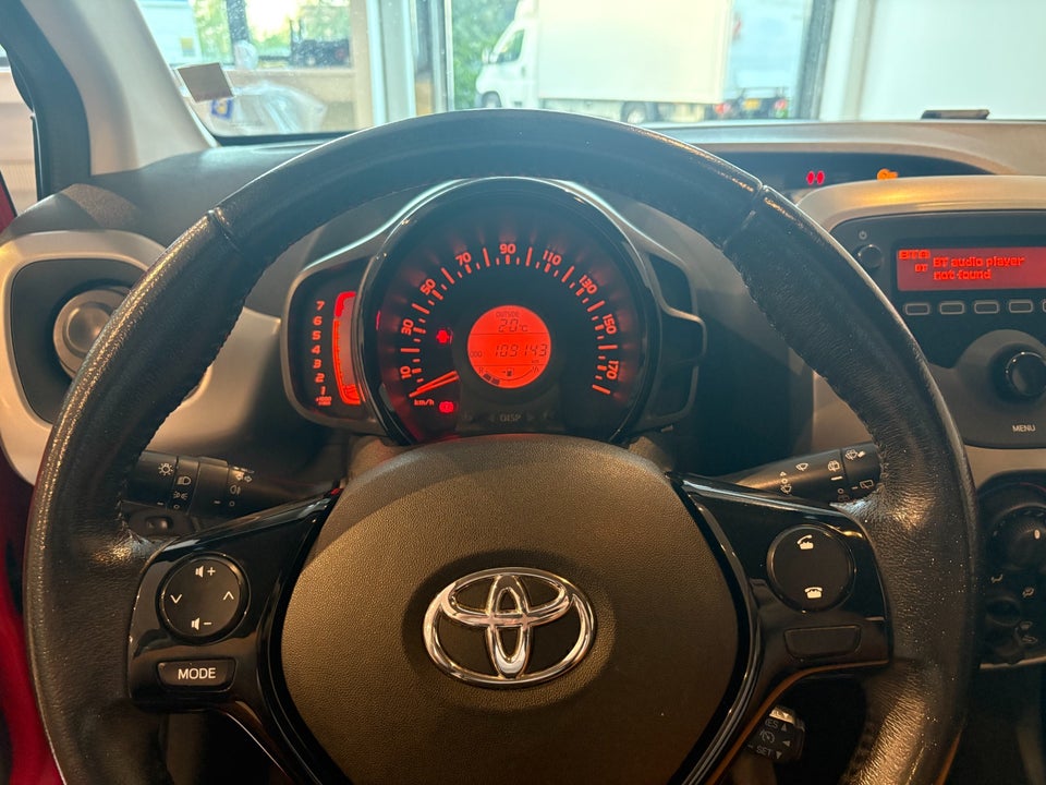 Toyota Aygo 1,0 VVT-i x-play 5d