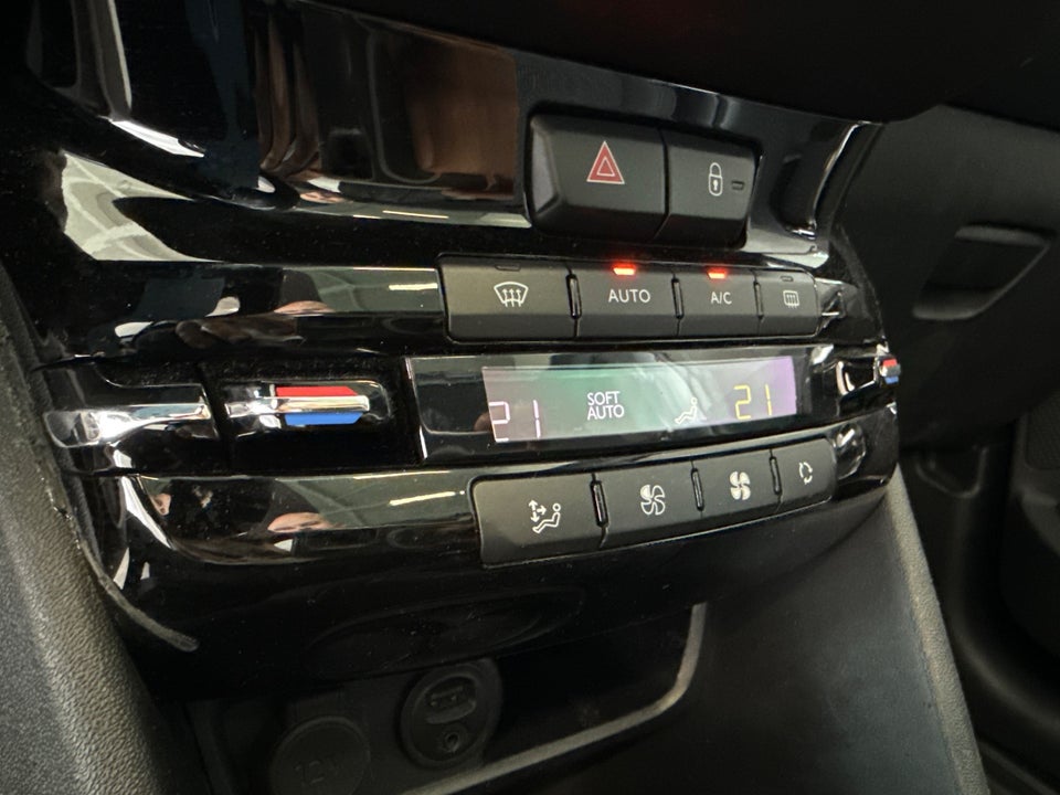 Peugeot 208 1,6 BlueHDi 100 Allure Sky 5d