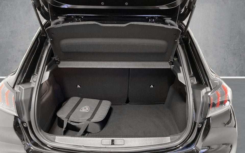 Peugeot e-208 50 GT 5d