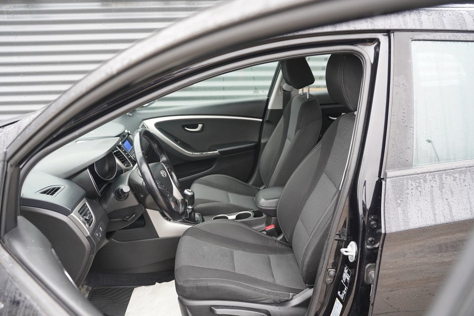 Hyundai i30 1,6 CRDi 110 Passion CW 5d