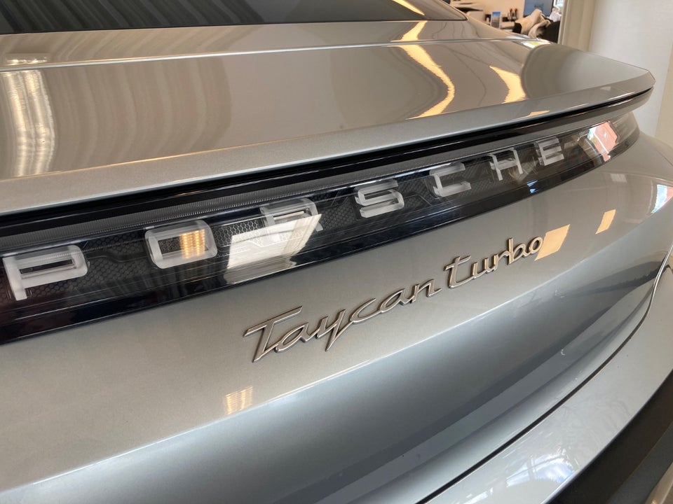 Porsche Taycan Turbo Performance+ 4d