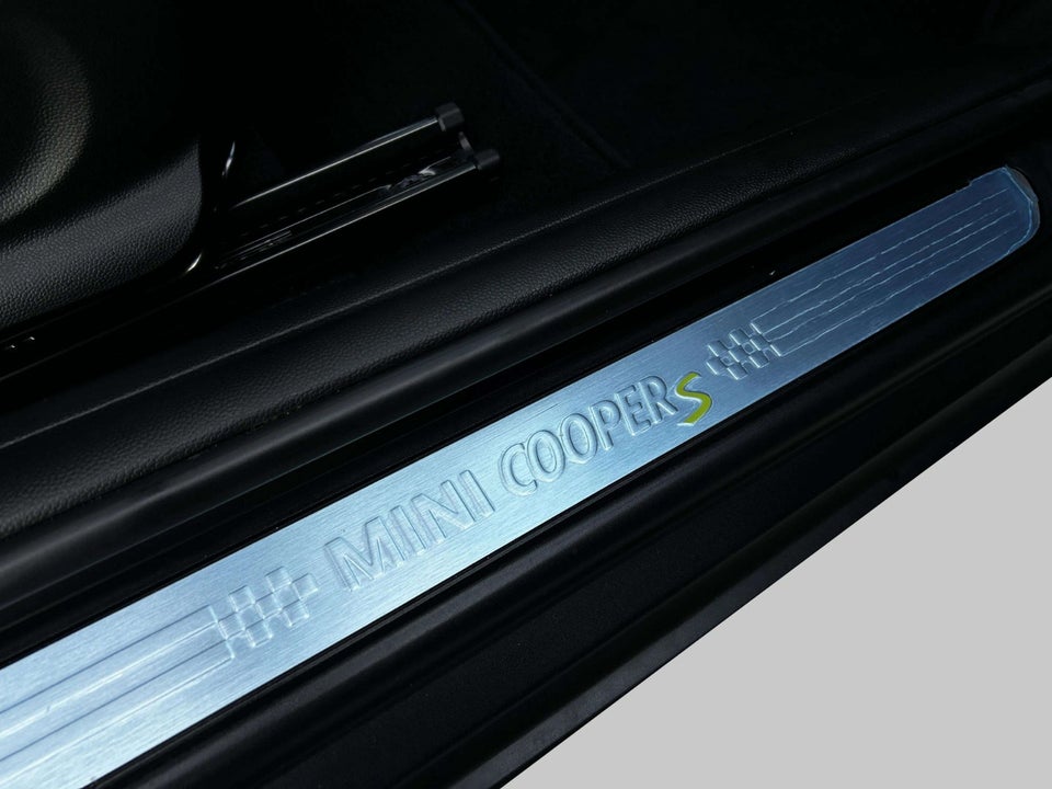 MINI Cooper SE Essential 3d