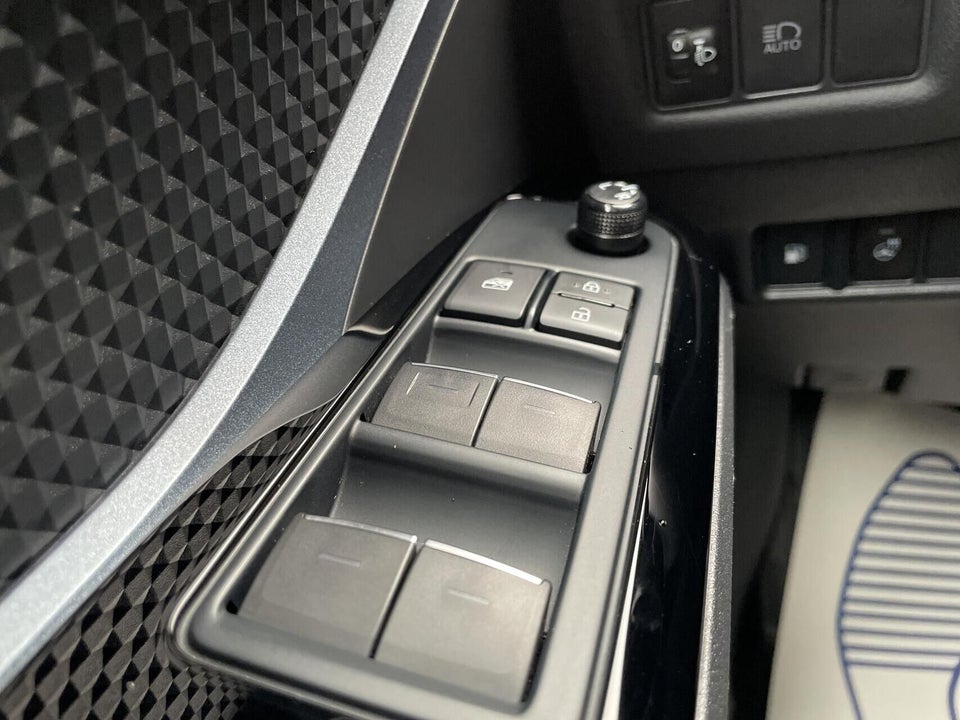 Toyota C-HR 1,8 Hybrid C-LUB Smart CVT 5d