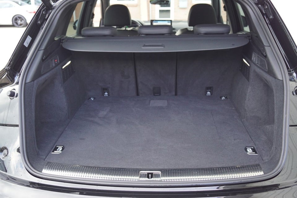 Audi Q5 55 TFSi e S-line quattro S-tr. 5d