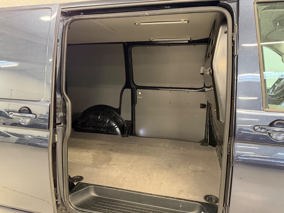 VW Transporter 2,0 TDi 199 Kassevogn DSG kort