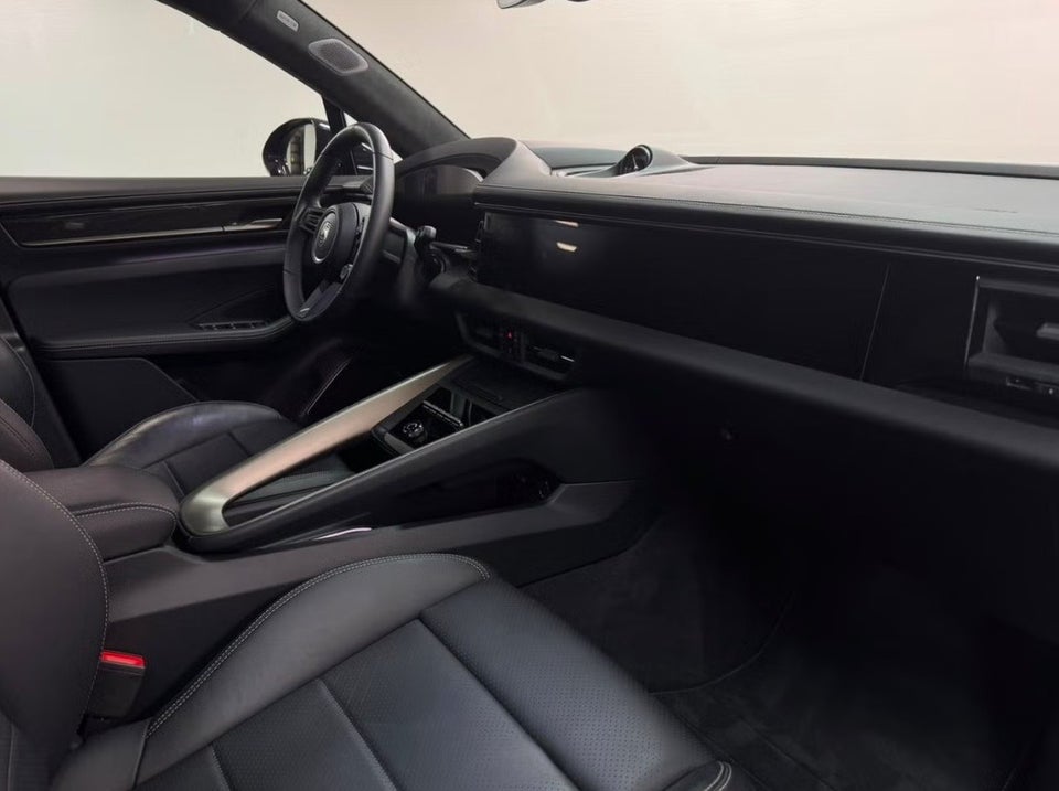 Porsche Macan Turbo 5d