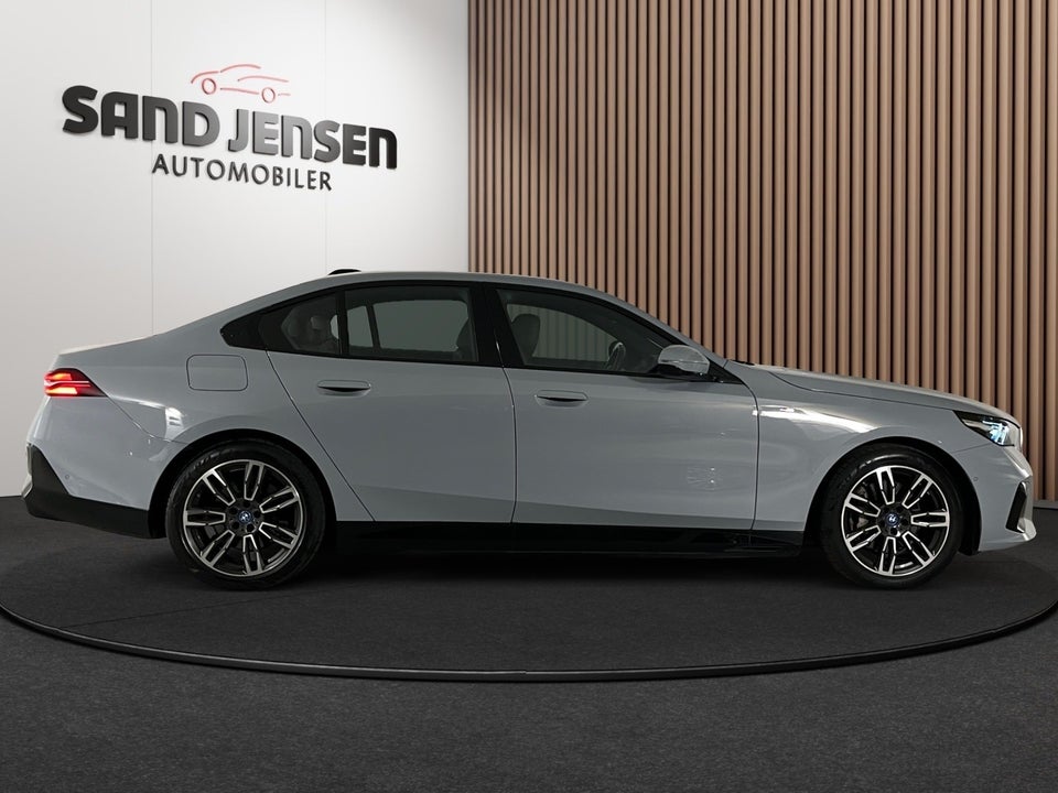 BMW i5 eDrive40 M-Sport 4d