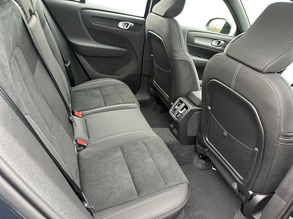 Volvo EX40 Extended Range Black Edition Excess 5d