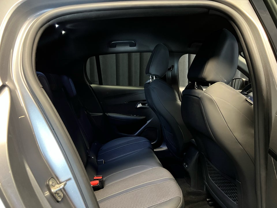 Peugeot e-208 50 GT 5d