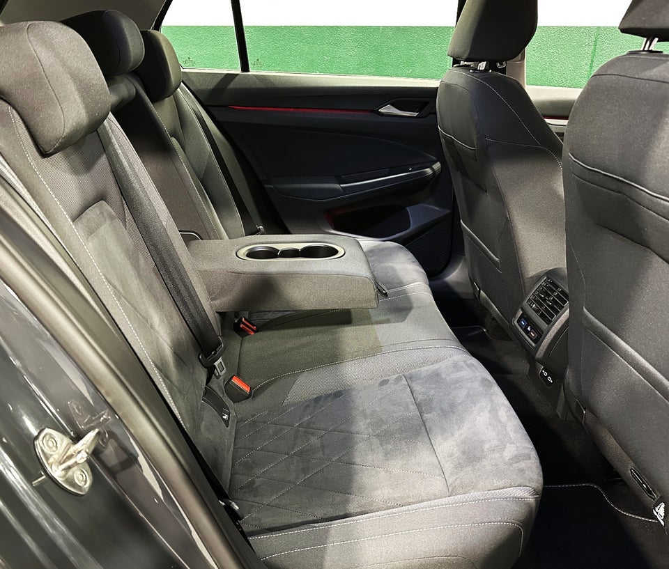 VW Golf VIII 1,4 eHybrid DSG 5d