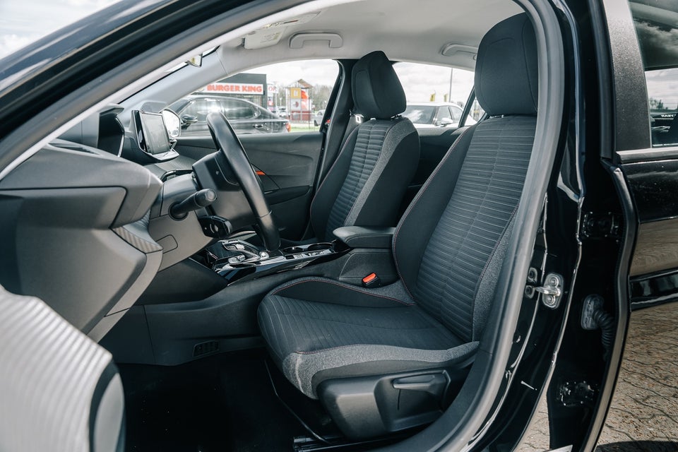 Peugeot e-208 50 Active 5d