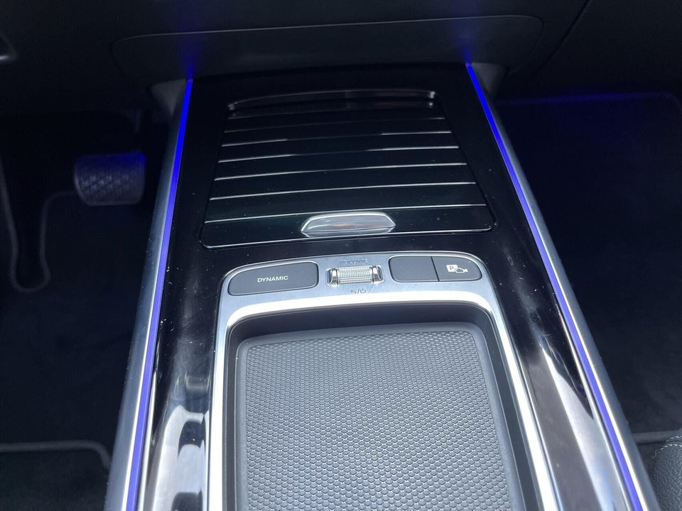 Mercedes EQA300 4Matic 5d