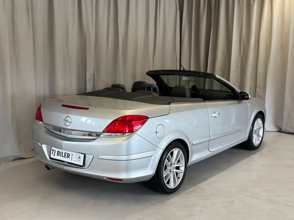 Opel Astra 1,8 16V Cosmo TwinTop 2d
