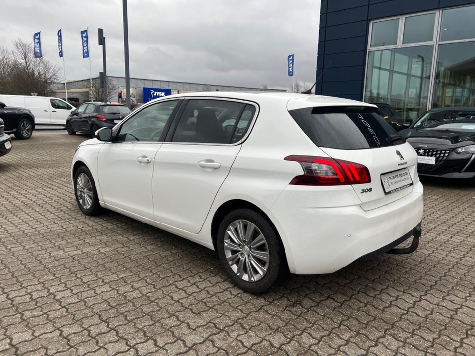 Peugeot 308 1,2 PureTech 130 Selection Sky 5d