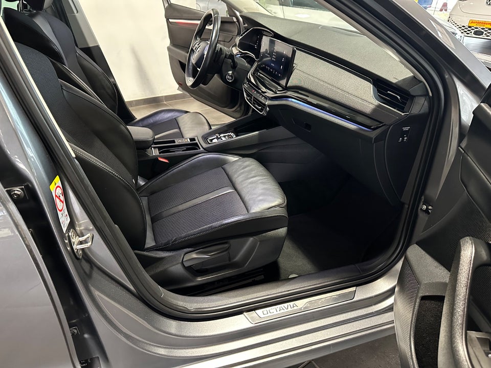 Skoda Octavia 2,0 TDi 150 Style Combi DSG 5d