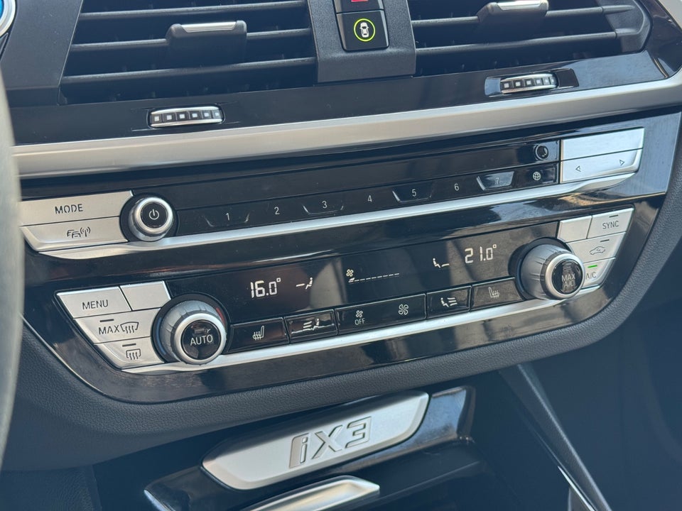BMW iX3 Charged 5d