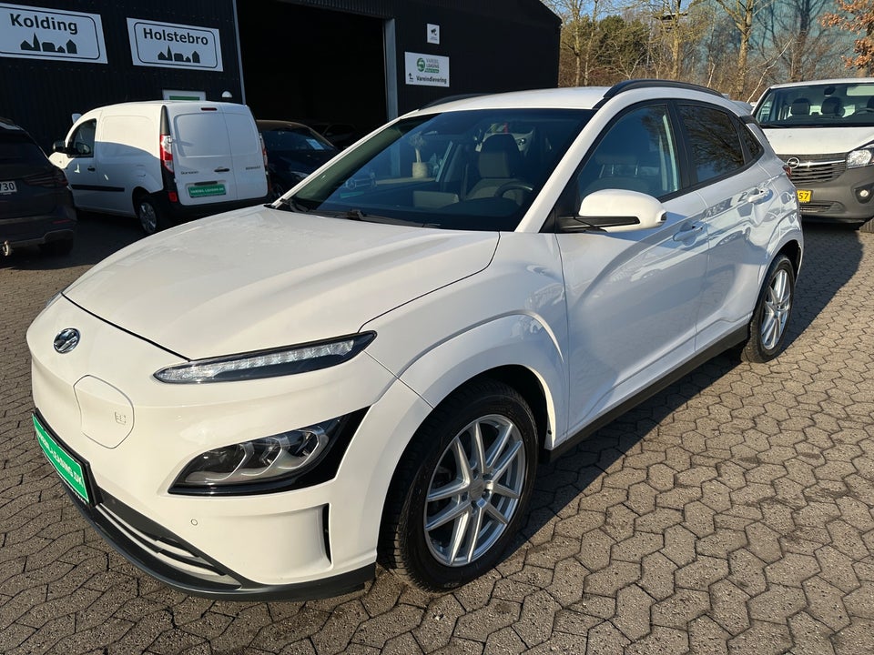 Hyundai Kona 64 EV Essential Van 5d