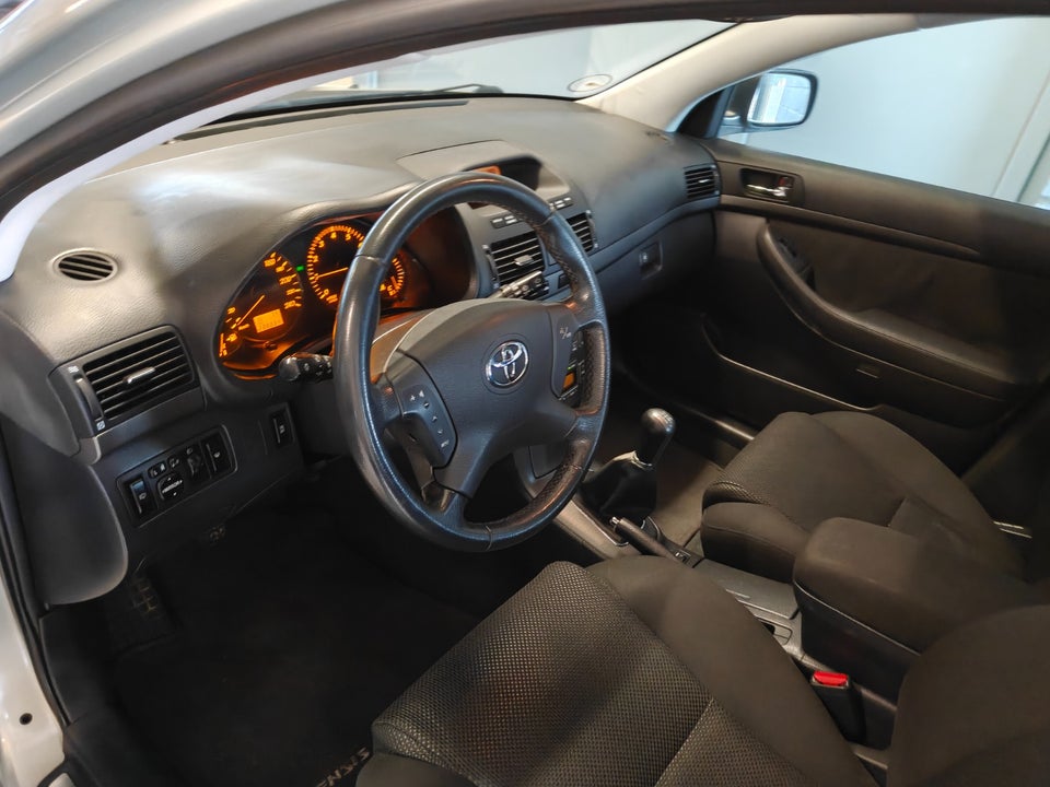 Toyota Avensis 1,8 VVT-i Sol stc. 5d