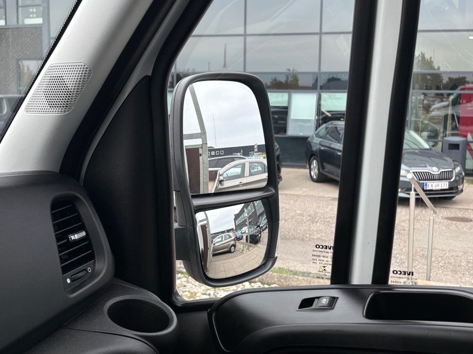 Iveco Daily 2,3 35S14 10,8m³ Van