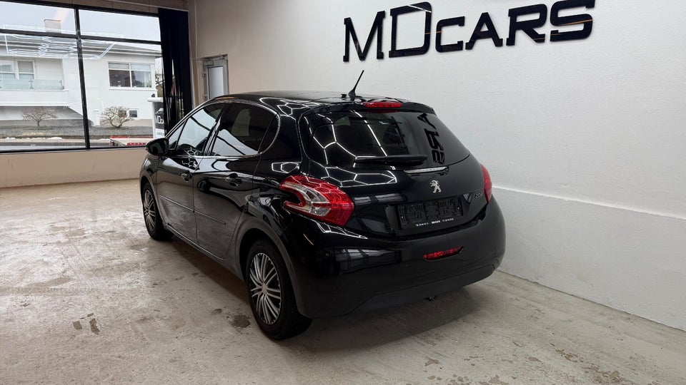 Peugeot 208 1,2 VTi Allure Sky 5d