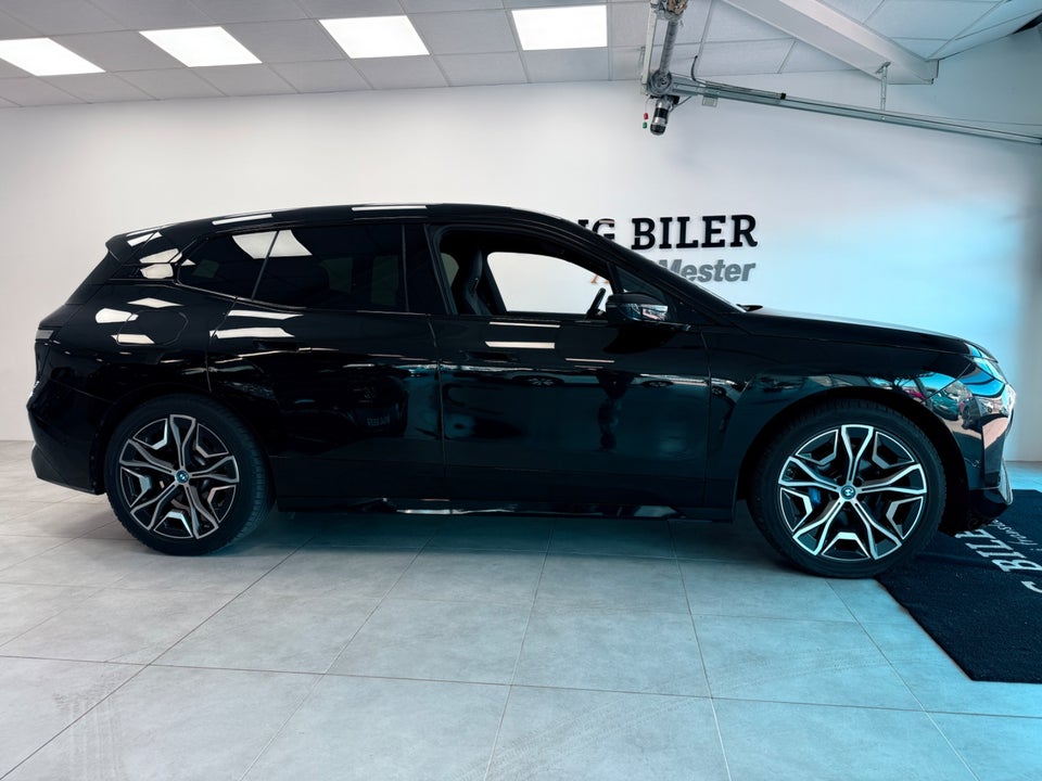 BMW iX xDrive40 Fully Charged Sport 5d