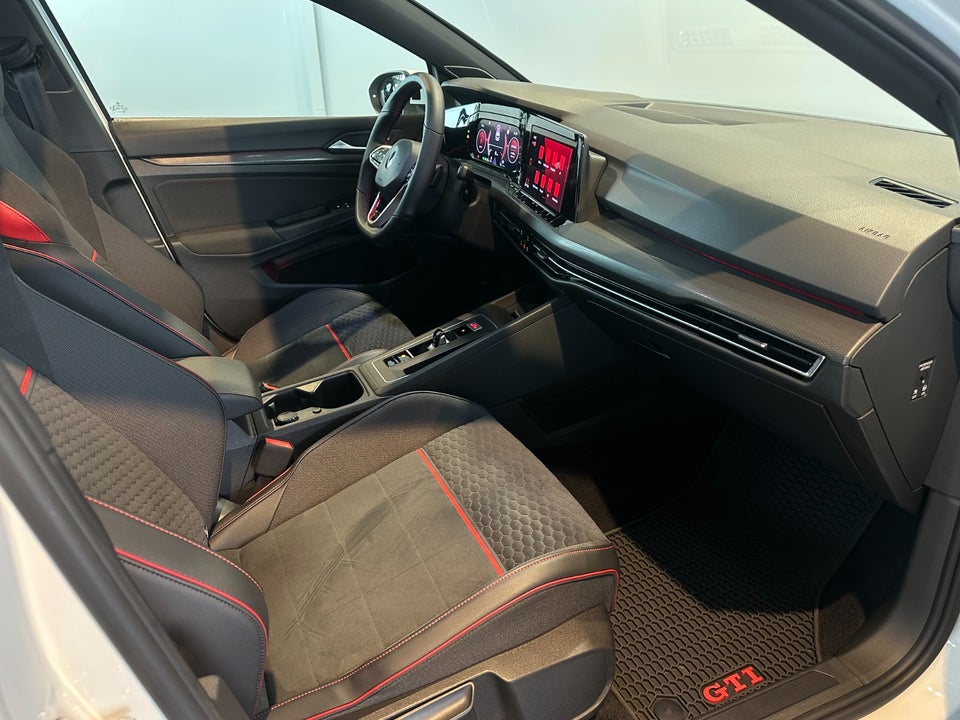 VW Golf VIII 2,0 GTi Clubsport DSG Van 5d