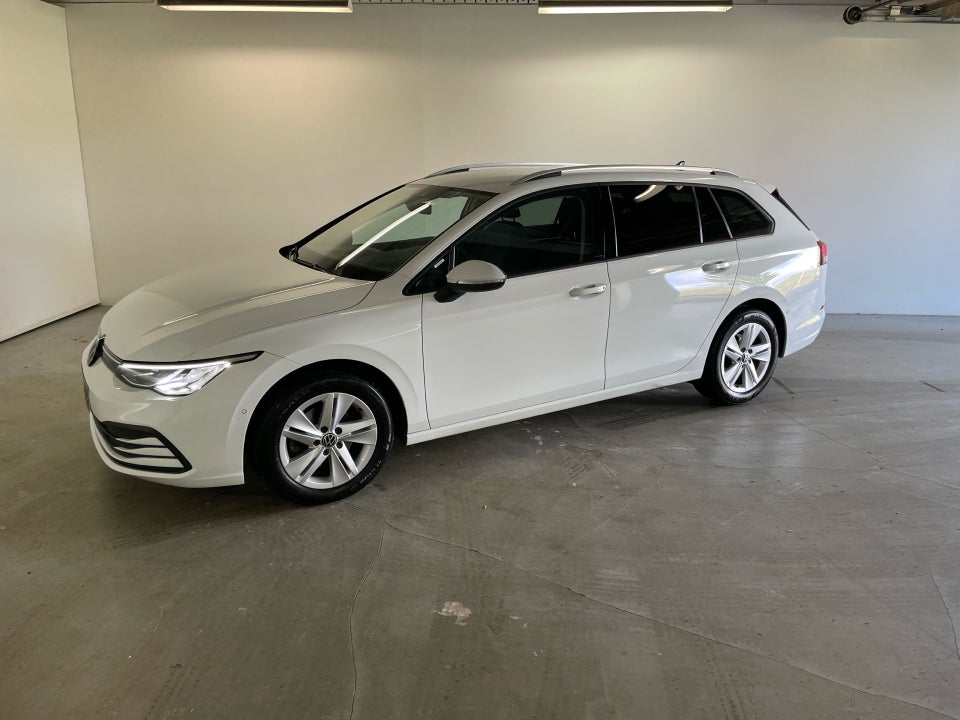 VW Golf VIII 1,5 eTSi 130 Life Variant DSG 5d