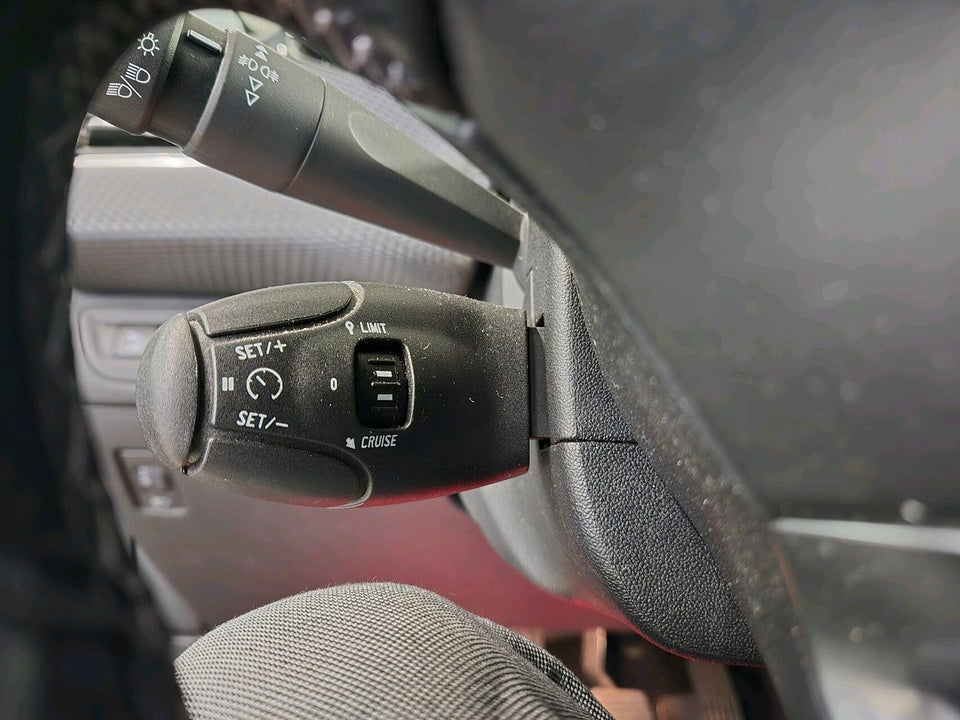 Peugeot 2008 1,5 BlueHDi 100 Prestige Sky 5d