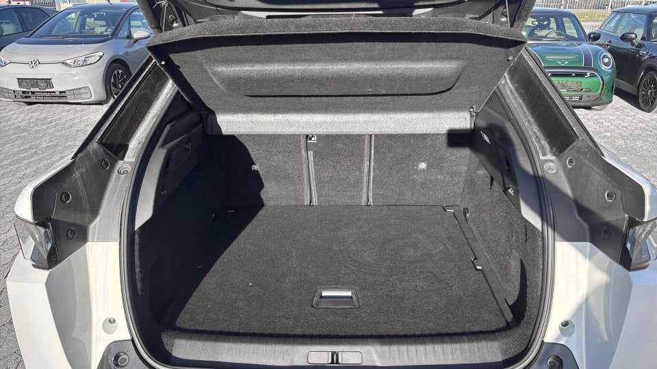 Peugeot e-3008 77 GT 5d