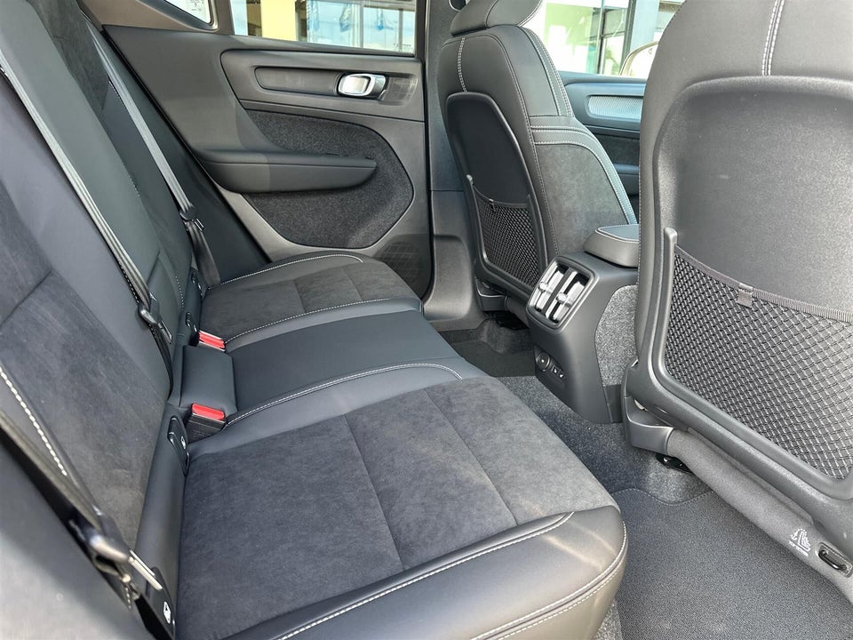 Volvo EX40 Extended Range Black Edition 5d