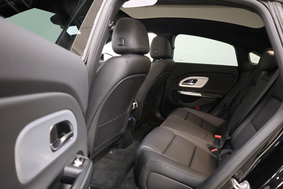 Mercedes CLA350 EQ 4Matic 4d