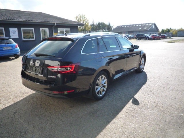 Skoda Superb 2,0 TDi 150 Style Combi DSG 5d